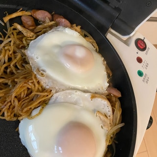 ホットプレートで蒸し焼きそば